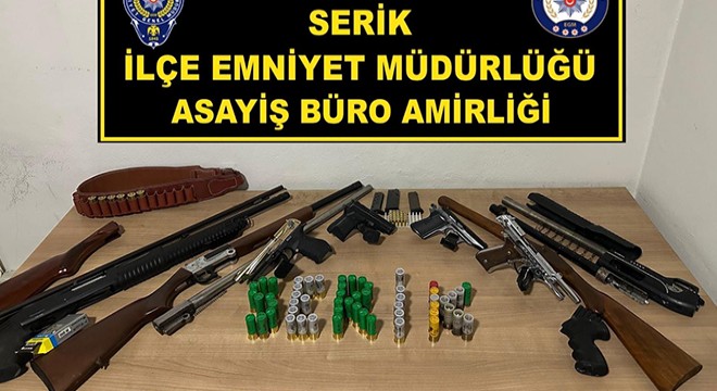 Antalya'da uyuşturucu ve silah operasyonu