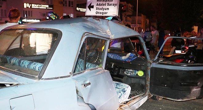 Antalya'da yasak dönüş kazası: 3 yaralı