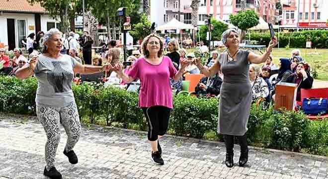 Antalya'da yaşlı evlerinde bahar şenliği