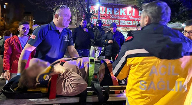 Antalya'da yaya geçidinde motosiklet çarptı: 2 yaralı