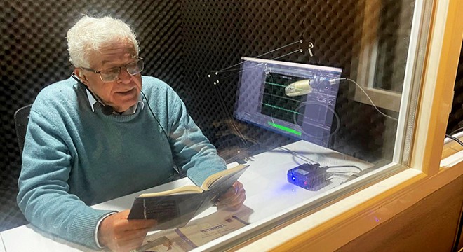 Antalya'da yazar ve şairler gönüllü okuyucu oldu