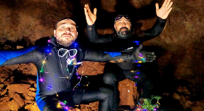 Antalya'da yeni yılı su altı mağarasında karşıladılar