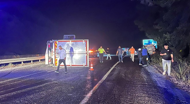 Antalya'da yola dökülen mazot kazaya neden oldu