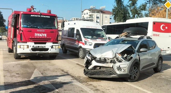 Antalya'da zincirleme kaza: 1 yaralı