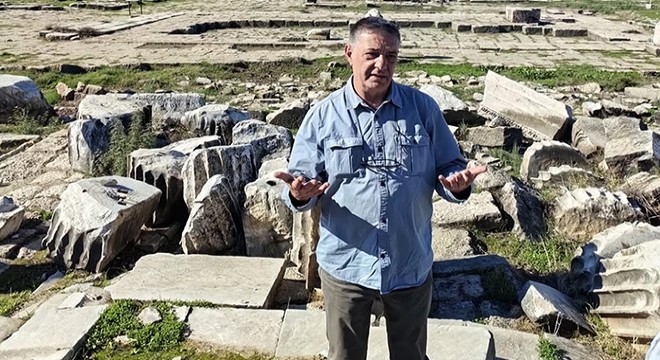 Antalya'daki antik kentte, 2 bin yıllık aslan başlı çörten kırıldı