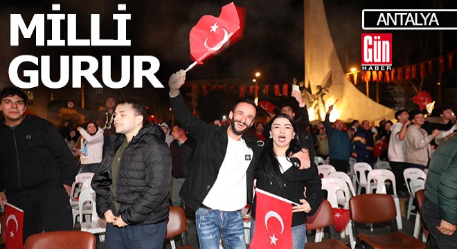 Antalya sokaklarında milli coşku