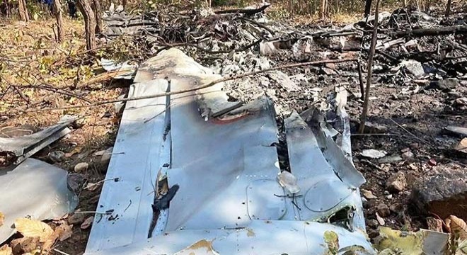 Askeri uçak düştü: 2 ölü