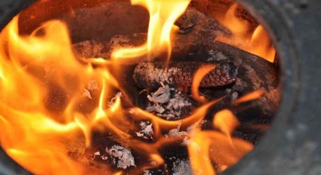 Aynı aileden 3 kişi, sobadan sızan gazdan zehirlendi