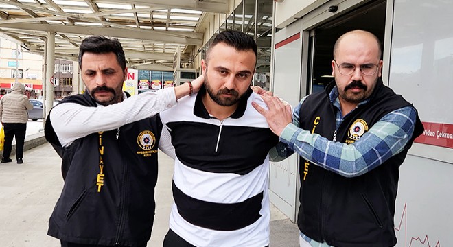 Babasını boğdu, cesediyle aynı evde kaldı