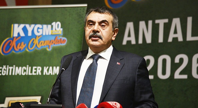 Bakan Tekin: Türkiye'de kimse kimsenin kılık kıyafetiyle uğraşmıyor