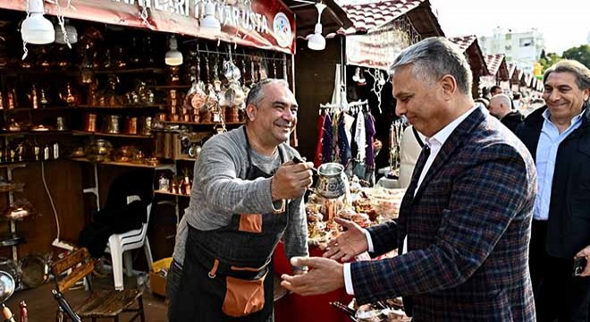 Başkan Uysal'dan Yeni Yıl Çarşısı'na ziyaret