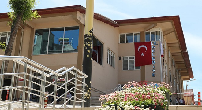 Belediyeden, başkan yardımcısına yumruklu saldırı açıklaması