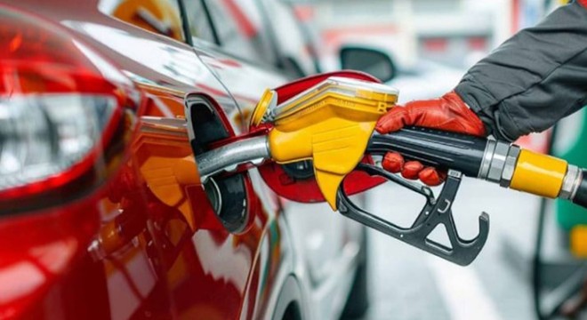 Benzin fiyatları gece yarısı değişti