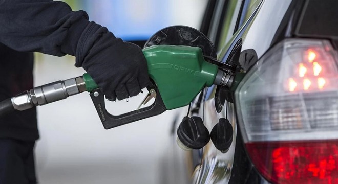 Benzin ve motorine zam geldi