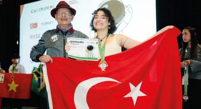 Bilim Olimpiyatları'nda Şampiyon Ayşe Naz