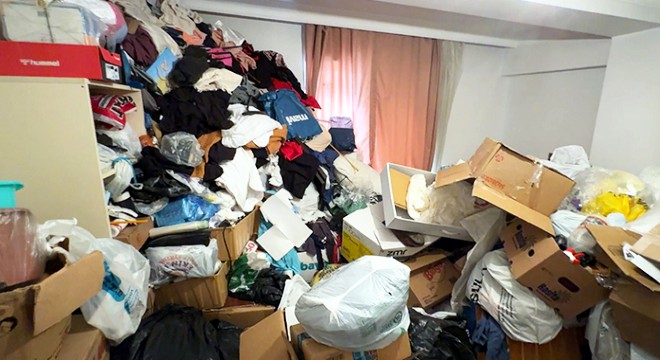 Bir binada iki çöp ev; 3 kamyon atık çıkarıldı