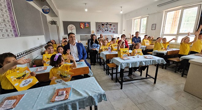 Bucak'ta 12 bin 609 öğrenci karne heyecanı yaşadı