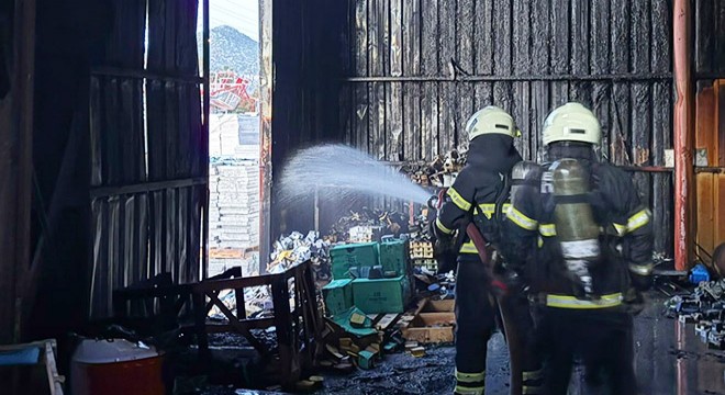 Bucak'ta mermer fabrikasında yangın