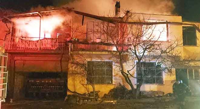 Burdur'da 2 ev yandı