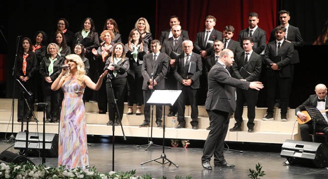 Burdur'da Türk Halk Müziği konseri