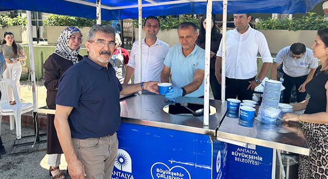 Büyükşehir Belediyesi aşure ikramına devam ediyor