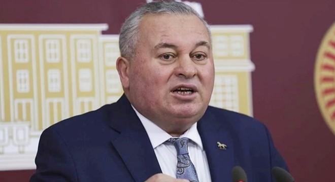 Cemal Enginyurt trafik kazası geçirdi