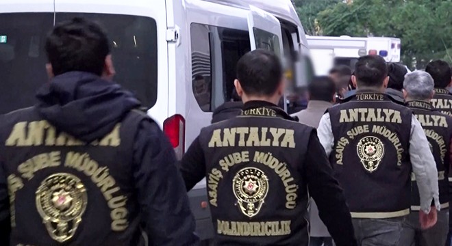 Çifti 16 milyon lira dolandıran 12 şüpheli Antalya'da tutuklandı