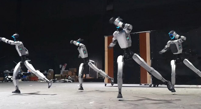 Çin'de insansı robotlardan 'dövüş sanatları' gösterisi