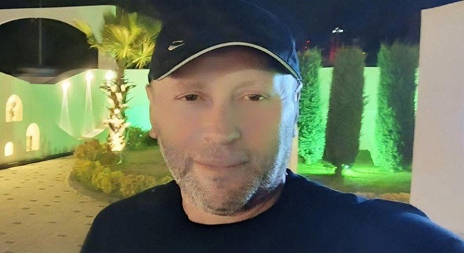 Devrilen traktörün altında kalan sürücü öldü