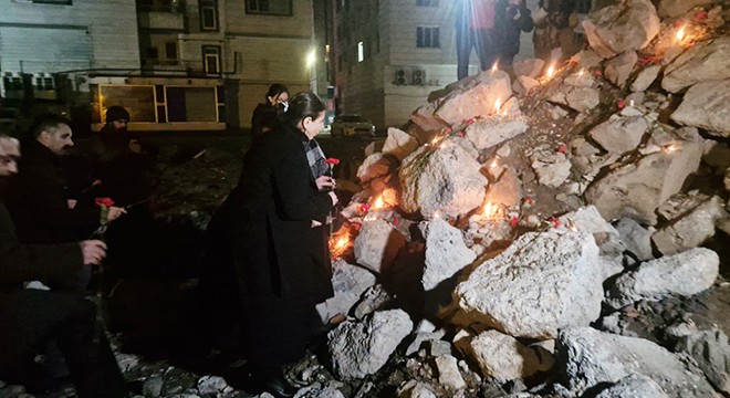 Diyarbakır'da depremde yaşamını yitirenler anıldı