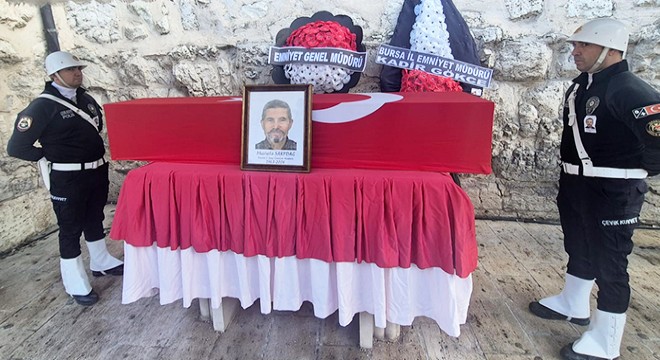 Emekli emniyet müdürü toprağa verildi