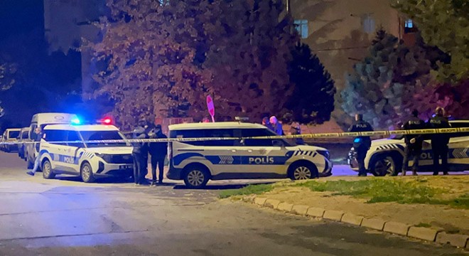 Eşini defalarca bıçaklayıp, sonra babasını aramış