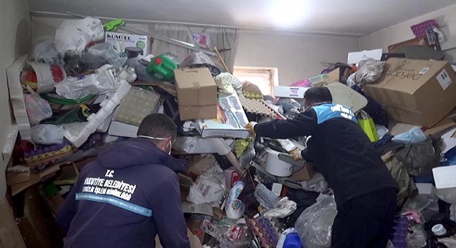 Evden 25 ton çöp çıktı