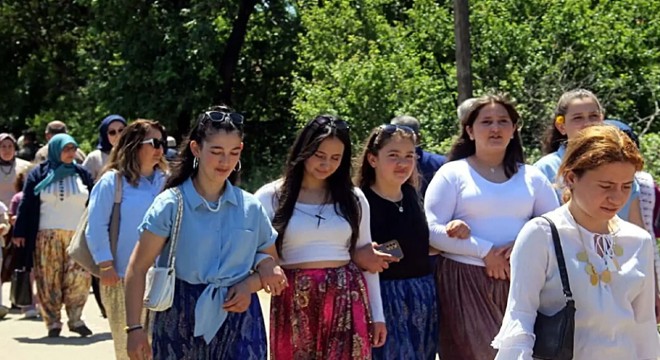 Evlenmek isteyen gençler bu köye akın ediyor