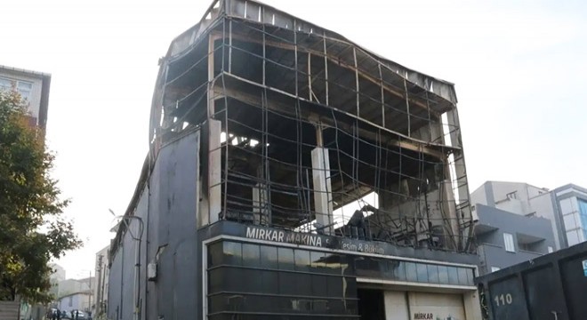 Fabrika yangınında 7 belediye görevlisinden 2'sine tahliye