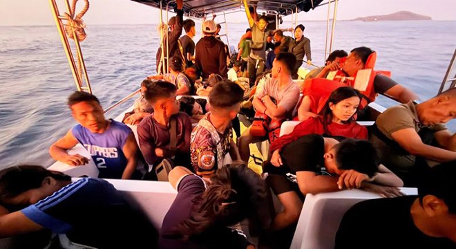 Filipinler'de feribot battı: 15 ölü