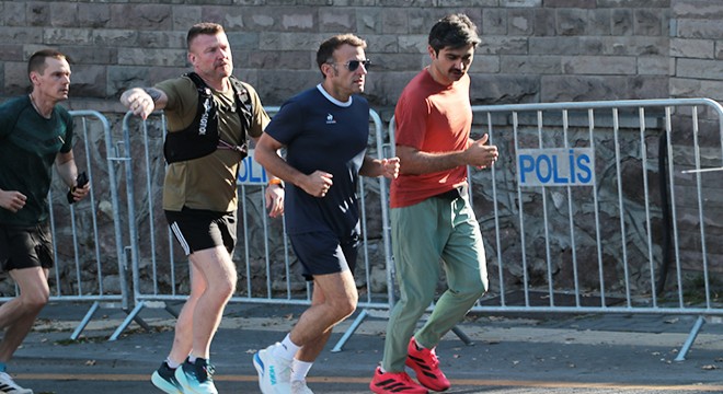 Fransa Cumhurbaşkanı Macron, Seğmenler Parkı'nda koştu