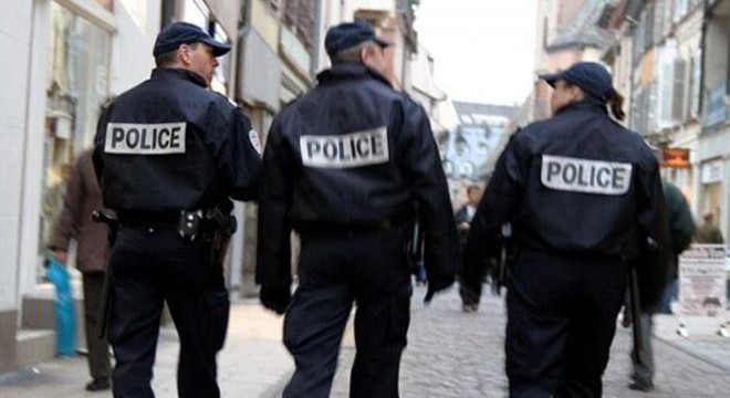 Araç kalabalığın arasına girdi: 9 yaralı