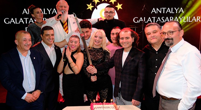 Galatasaraylılar yeni yılı Antalya'da kutladı