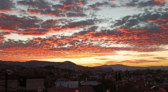 Gökyüzünde kızıl şölen