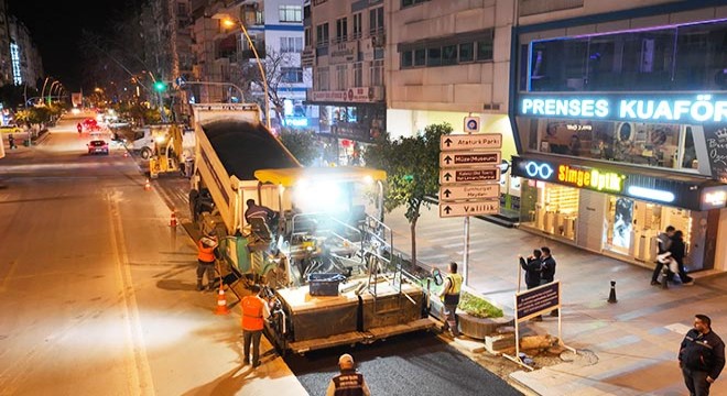Güllük Caddesi'nde yol bakım ve onarım çalışması