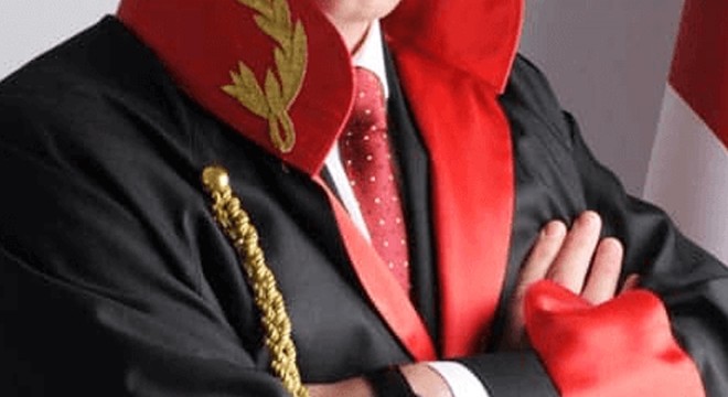 Hakim, öğretmen karısını dövdü