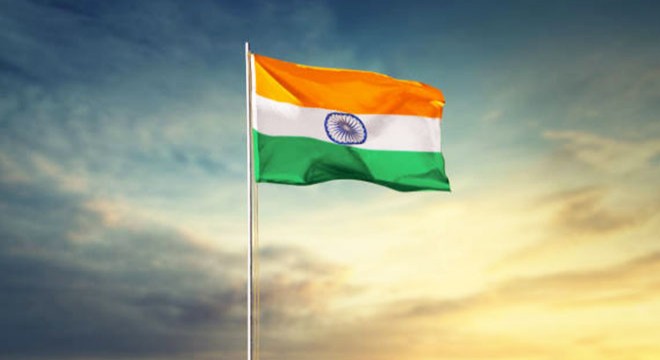 Hindistan'da savaş uçağı düştü