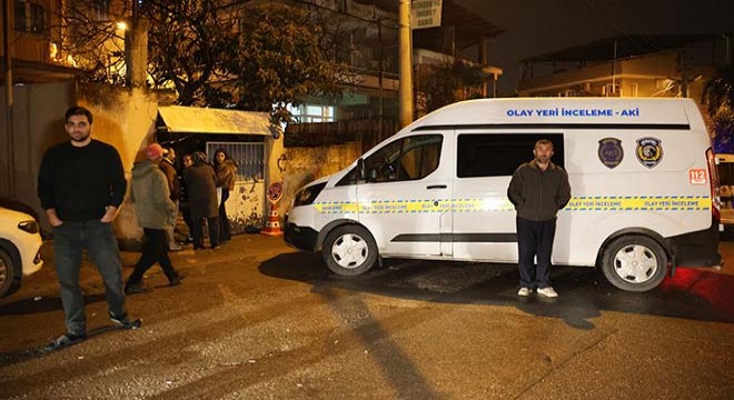 Hırsızlık için girdikleri evin sahibini öldürüp, kaçtılar