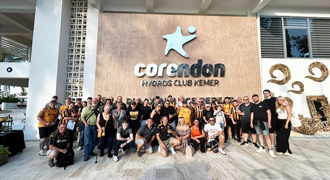 Hull City taraftarları tatil için Antalya'ya geldi