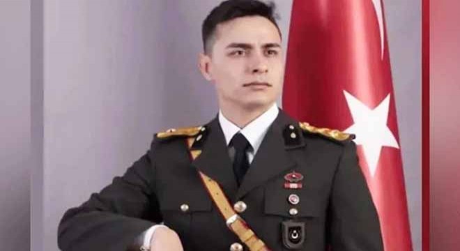 İhraç edilen teğmen Deniz Demirtaş göreve başladı