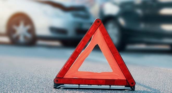 İki otomobil çarpıştı: 5 can kaybı var