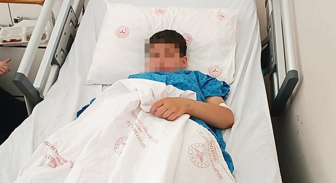İlkokul öğrencisi, parkta tüfekle bacağından vuruldu