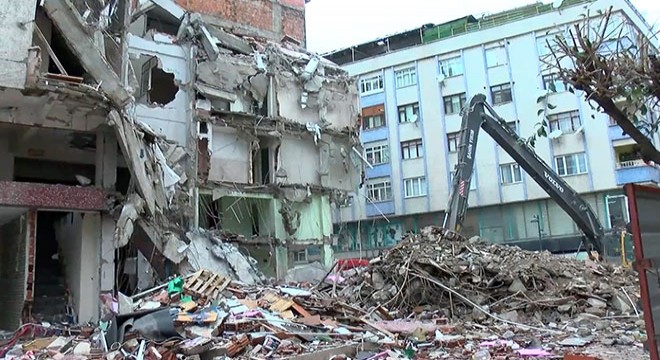 İnşaattan beton parçası düştü; 6 yaşındaki çocuk öldü