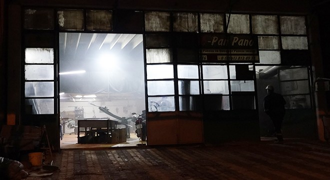 İş yerindeki yangın büyümeden söndürüldü